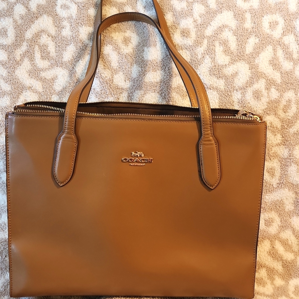 Coach Nina Carry All Bag🥭
